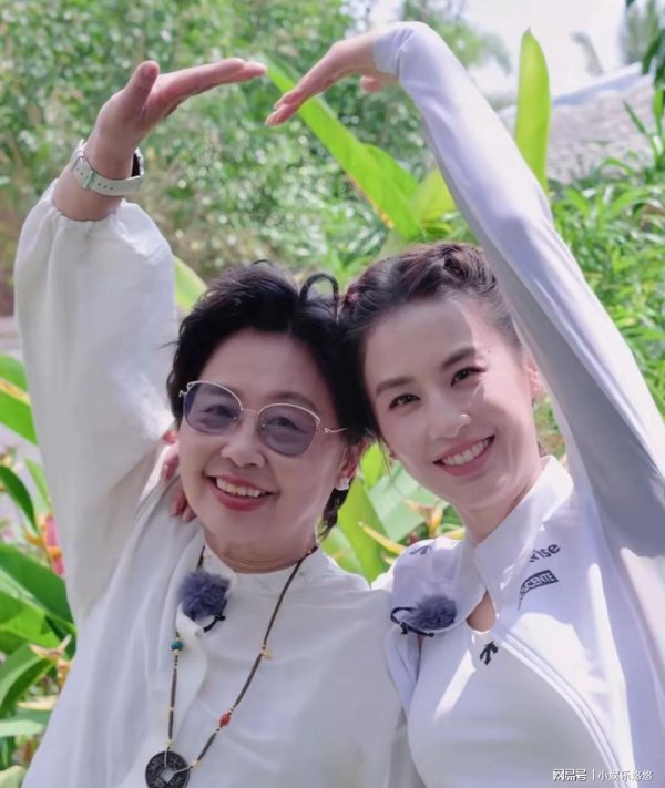 胜亿配资 笑发财！杨子发文：十五年前牵着手十五年后单身狗！评论区炸锅了