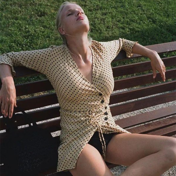 指南针股票 夏季微胖女孩怎么穿？这60套照着穿，性感又显瘦！